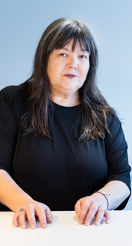En porträttbild av Maria O'Donnell. Bilden är länkad till en intervju med henne på mtm.se.