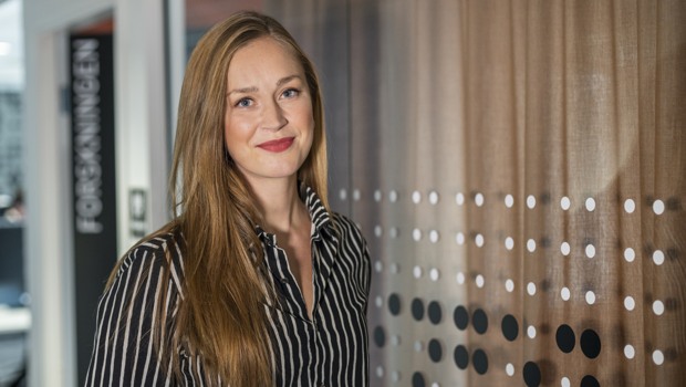 En porträttbild på Sarah Linton